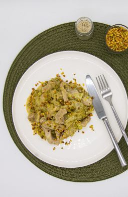 Recette de Émincés de veau aux éclats de pistache & légumes de printemps